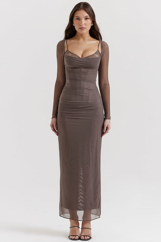 R&B | Elegantes Maxikleid mit tiefem Ausschnitt und langen Ärmeln