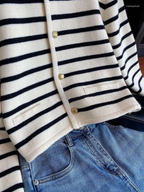 R&B | Gestreiftes Jackett Glamourös & Trendy