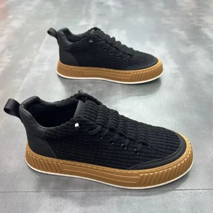 Solide Turnschuhe für Männer R&B
