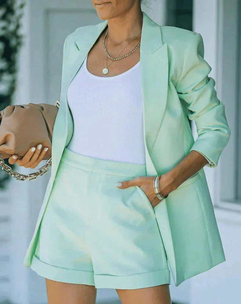 R&BMode - Stilvolles Set Bestehend Aus Edlem Blazer Und Lässigen Shorts
