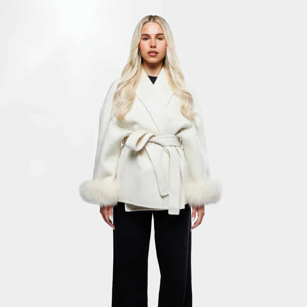 R&B | Wolljacke mit Gürtel und Fake Fur Manschetten