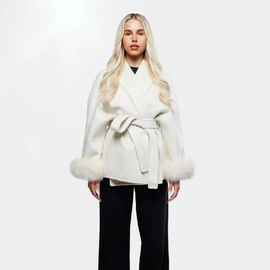 R&B | Wolljacke mit Gürtel und Fake Fur Manschetten