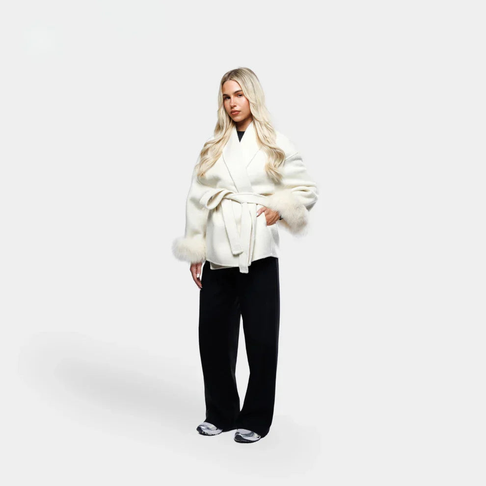 R&B | Wolljacke mit Gürtel und Fake Fur Manschetten