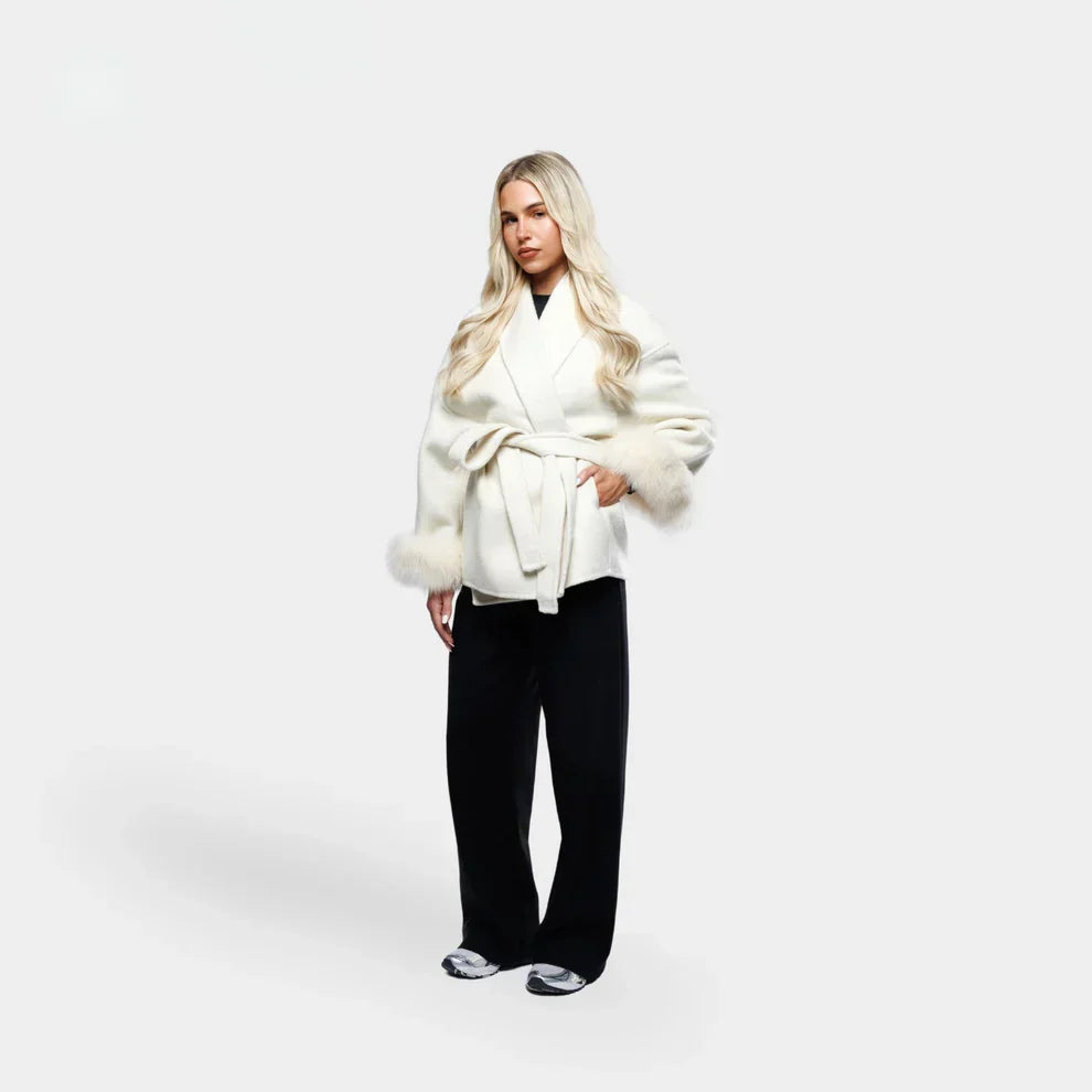 R&B | Wolljacke mit Gürtel und Fake Fur Manschetten