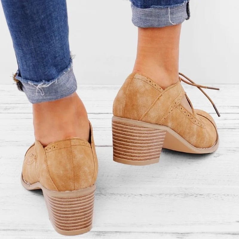 Schmal zulaufende Lederschuhe R&B