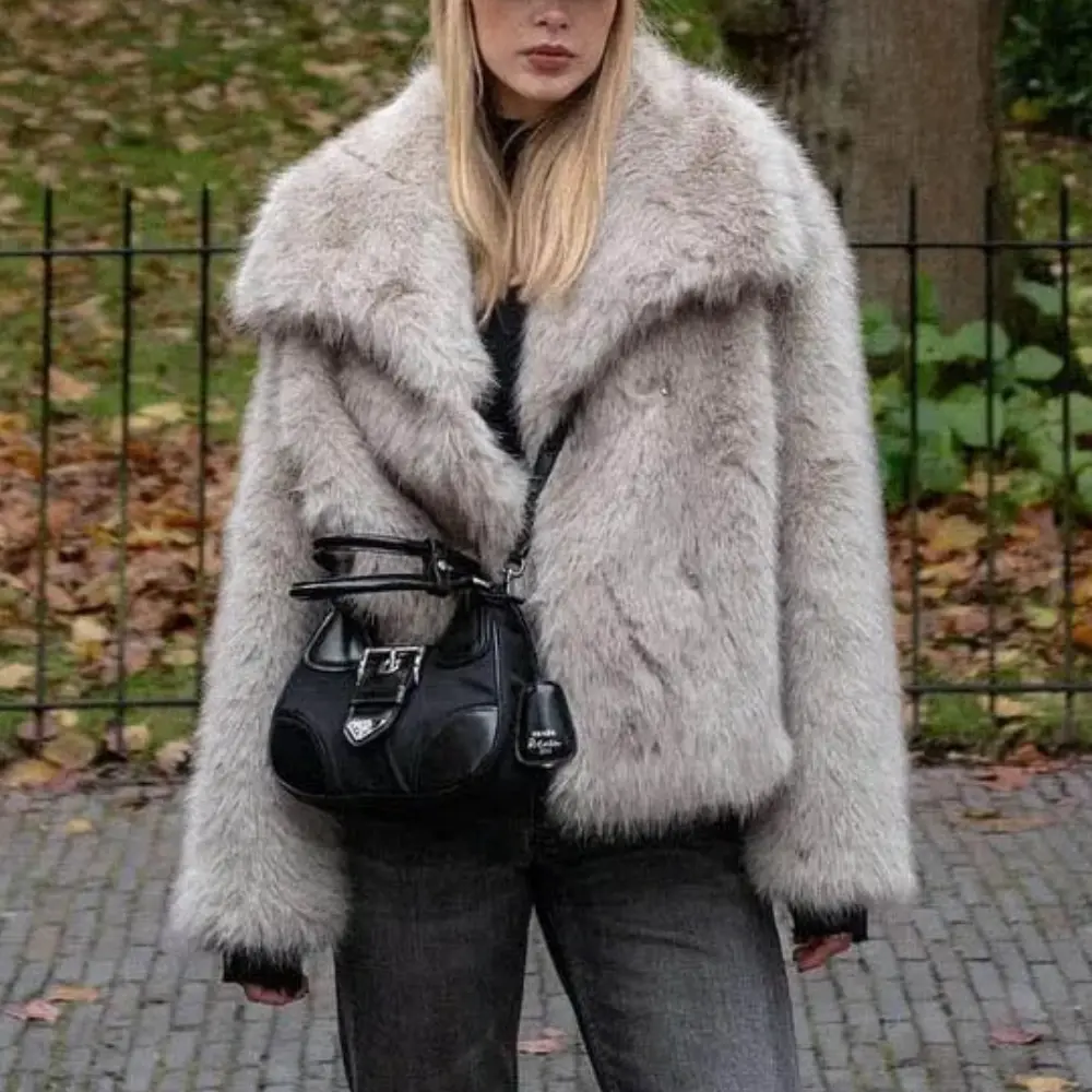 R&B | Glam Faux-Fur-Jacke