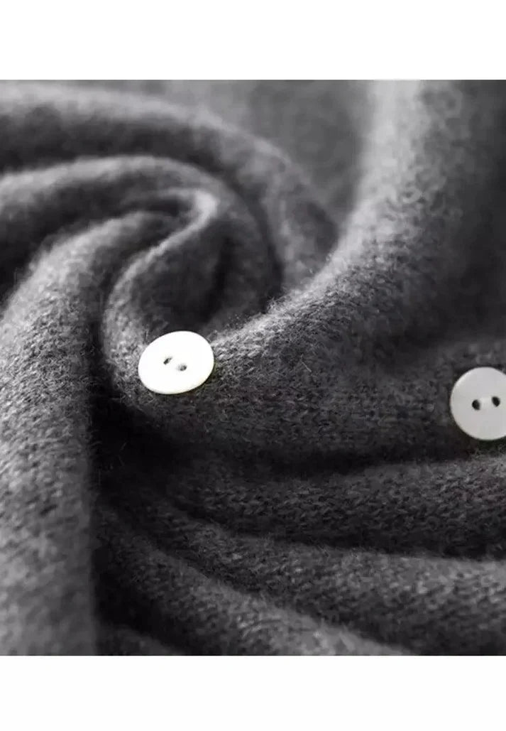 R&B | Cardigan mit asymmetrischem Knopfdesign