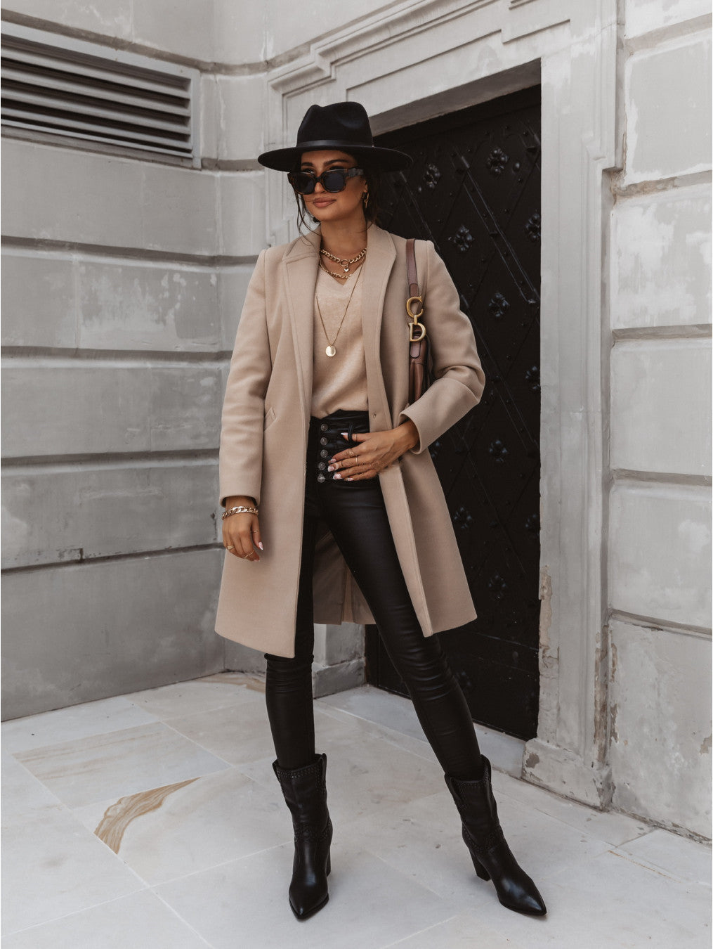 R&B | The List Burgunder Mantel