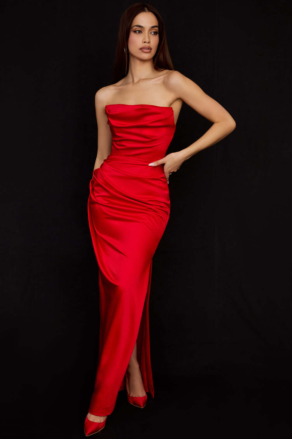 R&B | Elegantes Kleid mit Verführerischem Schlitz