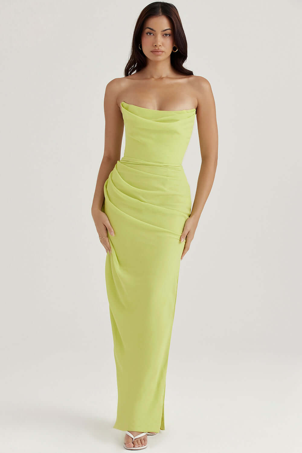 R&B | Elegantes Kleid mit Verführerischem Schlitz