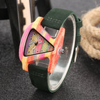 R&B | Farbige Dreieck Bamboo Wood Uhr
