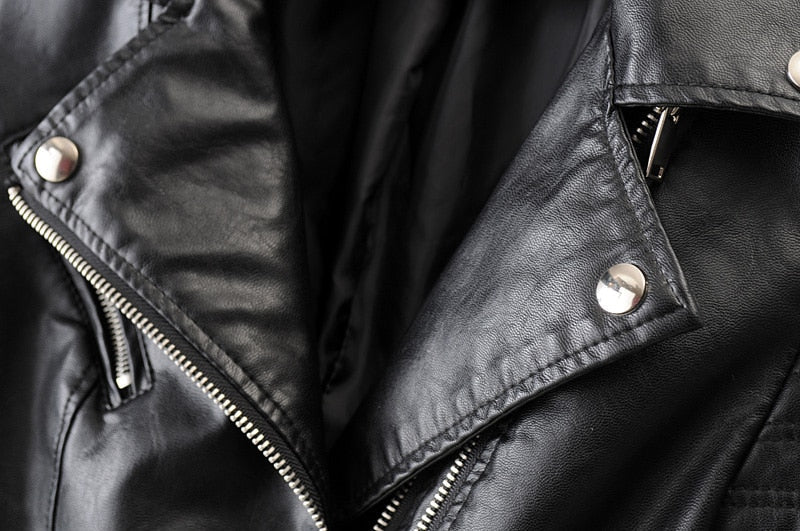 R&B | Mutige Lederjacke für Frauen
