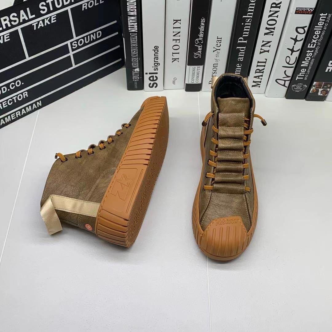 EB | Hohe Schnürstiefel im britischen Stil