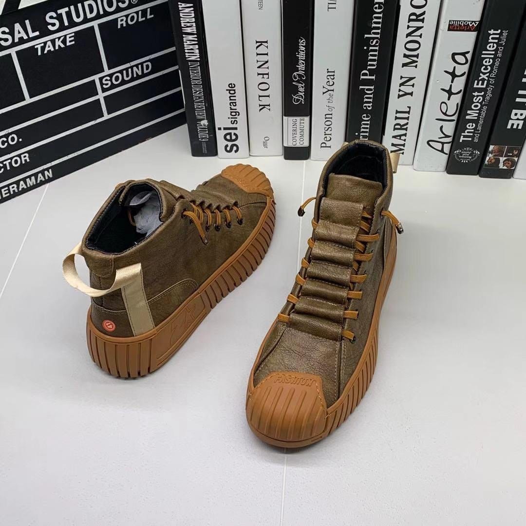 EB | Hohe Schnürstiefel im britischen Stil