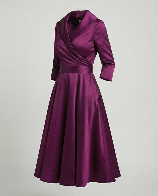 Elegantes Wickelkleid mit breitem Kragen