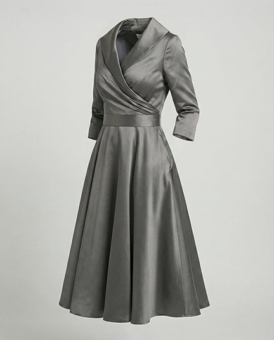 Elegantes Wickelkleid mit breitem Kragen