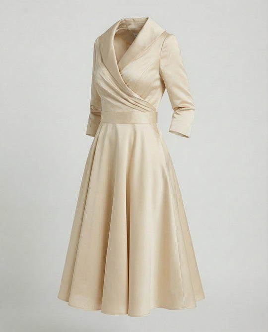 Elegantes Wickelkleid mit breitem Kragen