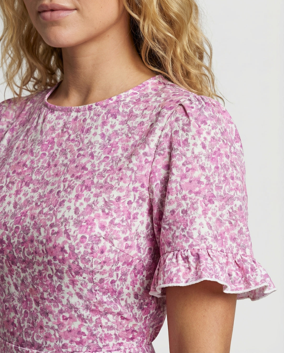 Product 15560959918410 - close_up_detail