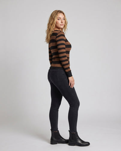 Damen Langarmshirt mit gestreiftem Design und enger Passform