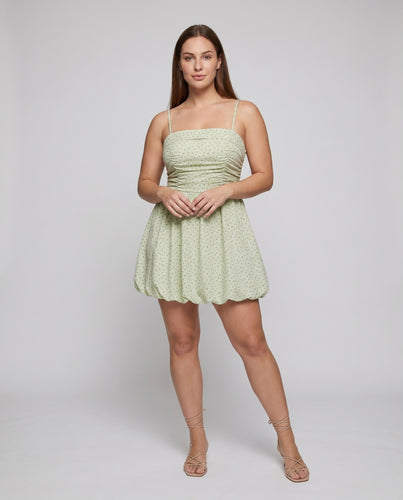 Damen verspieltes Sommerkleid mit schulterlosen Trägern und zarten Rüschendetails