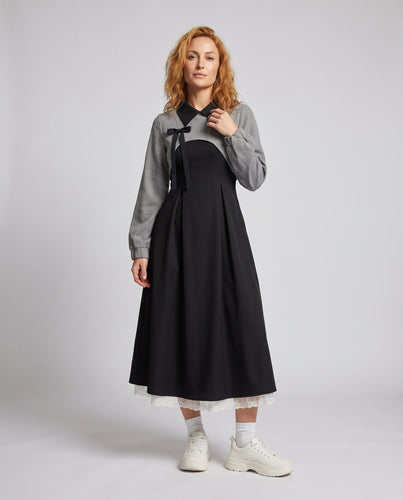 Damen Langes Latzkleid mit Puffärmeln und eleganten Details