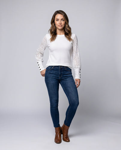 Damen Pullover mit kunstvollem Häkelmuster und Knopfdetails R&B