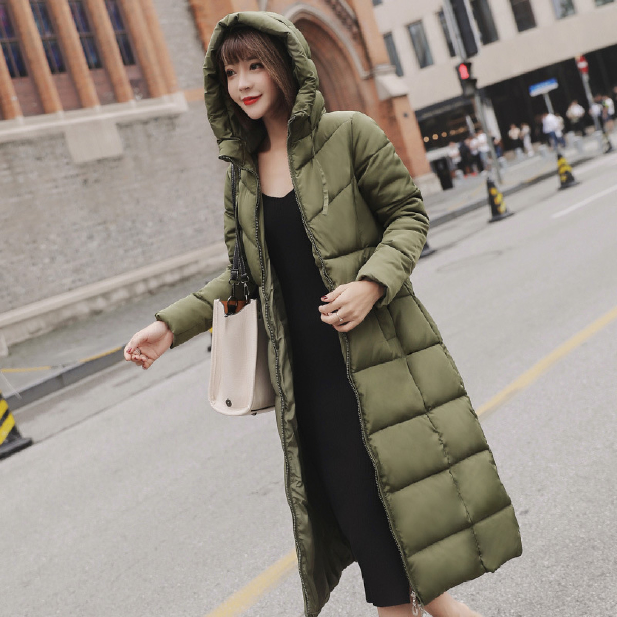 R&B | Winterjacke - luxuriöse lange Damenjacke mit Kapuze