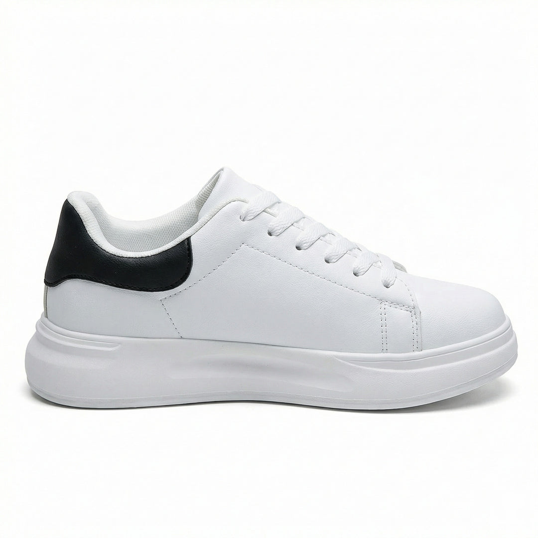 Orthopädische weiße Turnschuhe