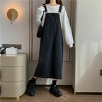 Lässiges Jeans-Latzkleid mit Vordertasche
