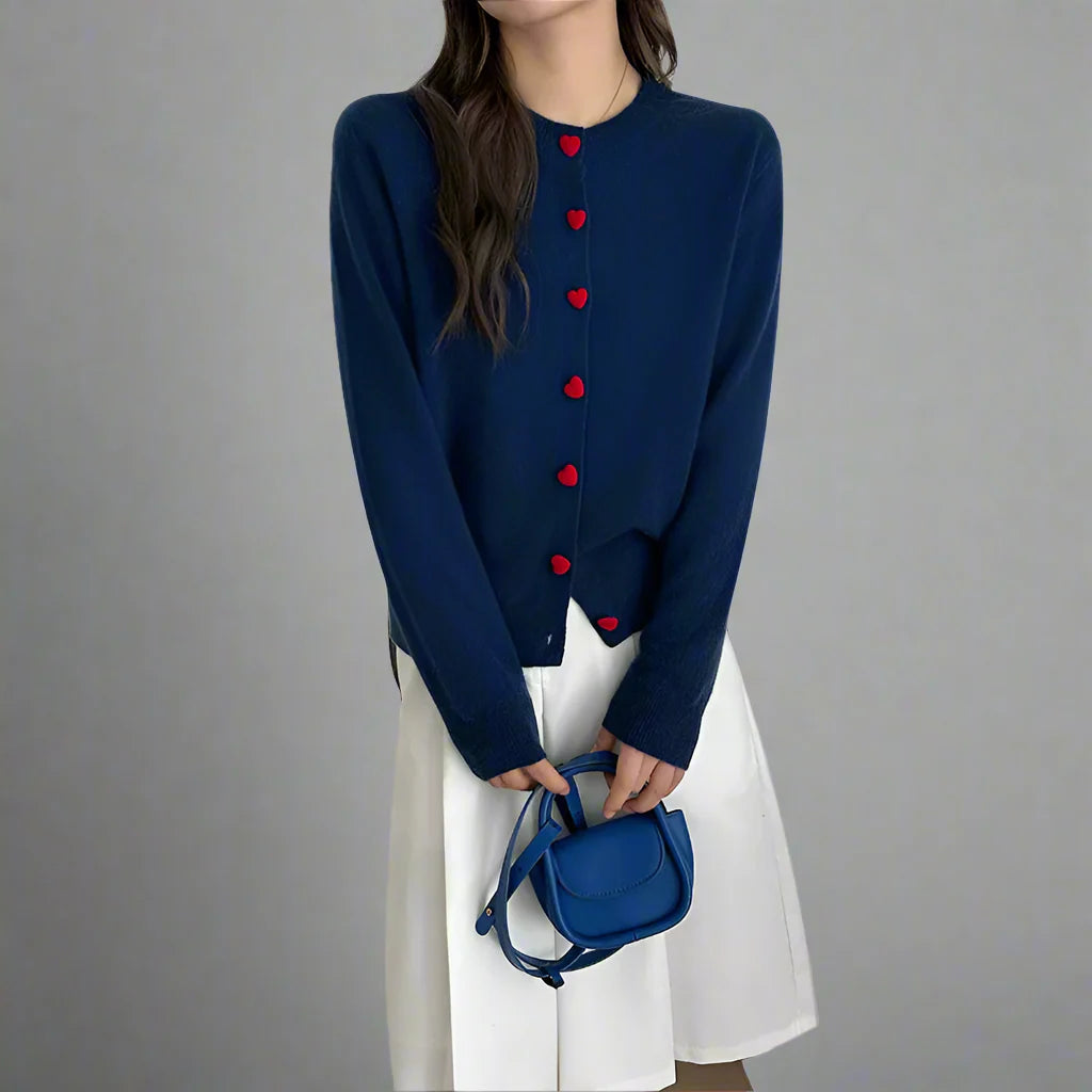 R&B | Kuschelige Strickjacke mit Herzknöpfen