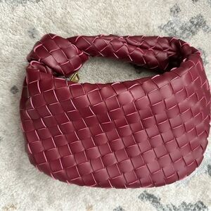 R&B | Bordeaux Damenschultertasche mit Geflochtenem Design