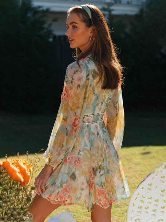 R&B | Bedrucktes Minikleid mit V-Ausschnitt und Spitze