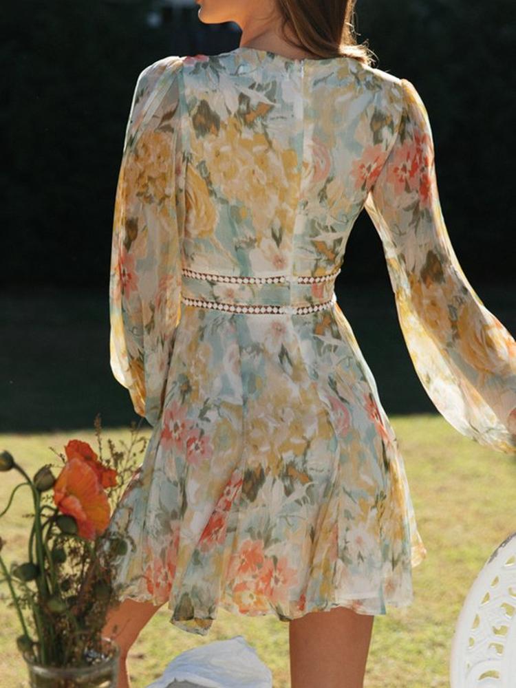 R&B | Bedrucktes Minikleid mit V-Ausschnitt und Spitze