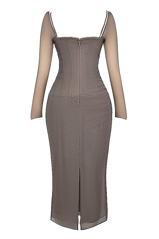 R&B | Elegantes Maxikleid mit tiefem Ausschnitt und langen Ärmeln