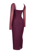R&B | Elegantes Maxikleid mit tiefem Ausschnitt und langen Ärmeln