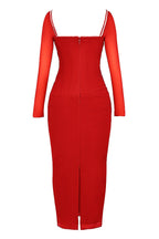 R&B | Elegantes Maxikleid mit tiefem Ausschnitt und langen Ärmeln