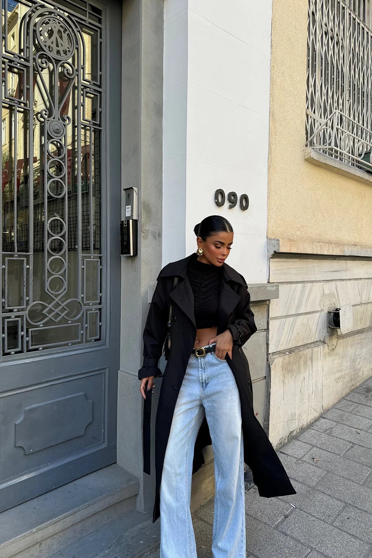 R&B | Schwarzer Trenchcoat Im Eleganten Design für Damen