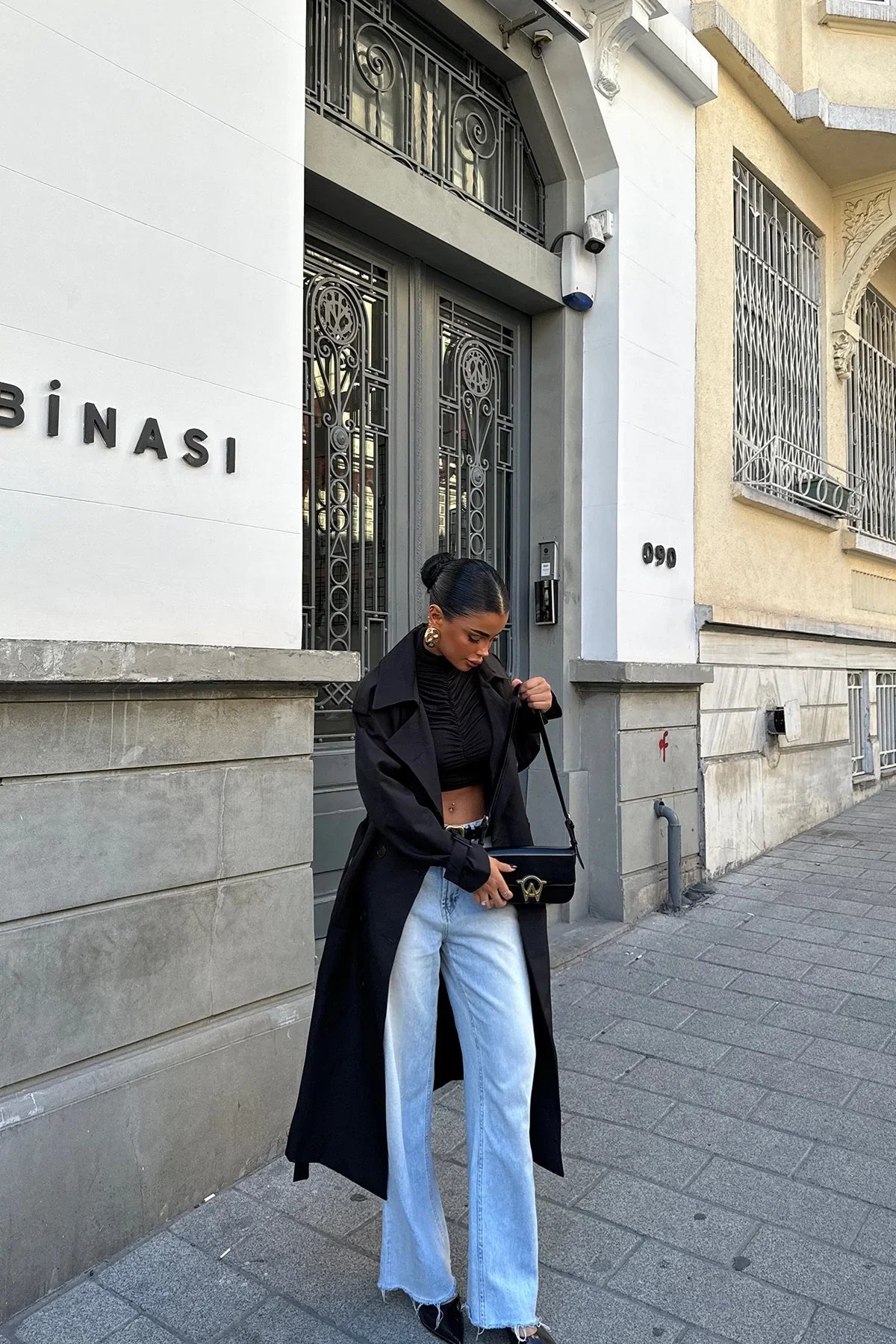R&B | Schwarzer Trenchcoat Im Eleganten Design für Damen
