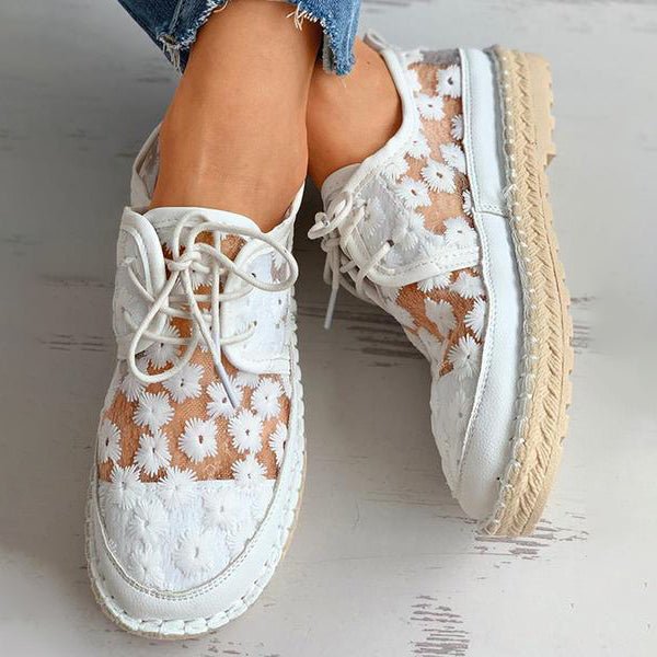 Bestickte Blümchen-Schuhe mit unterstützendem Fußbett – Lucine R&B