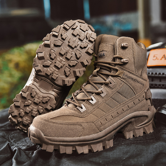 Coole militärische Winterstiefel