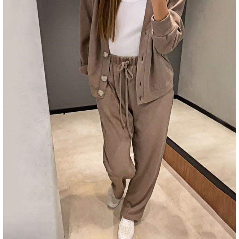 R&B | Zweiteilig: Strickjacke mit Knopfleiste und passender Hose