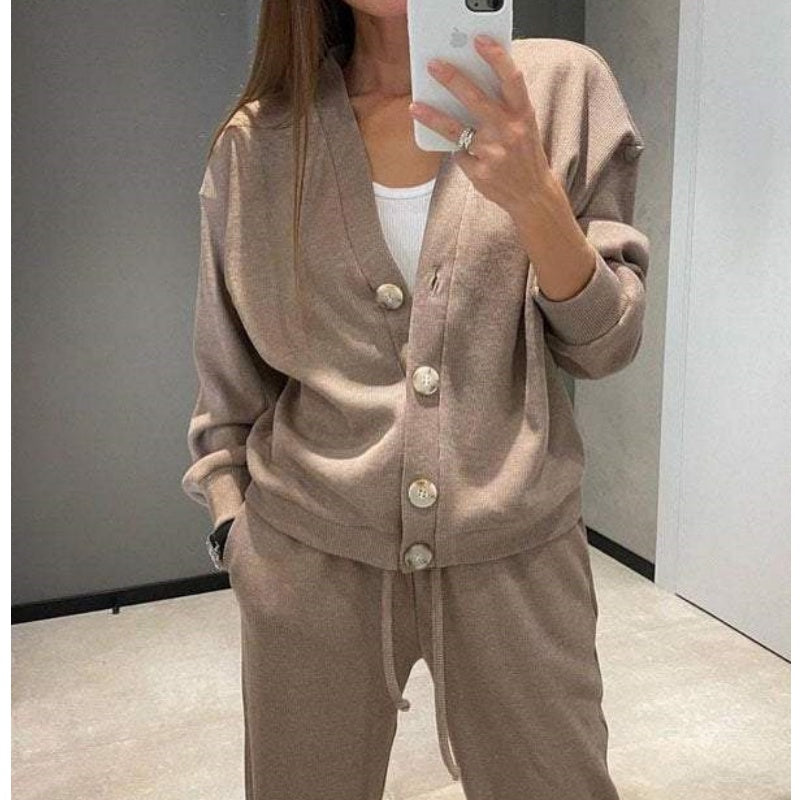 R&B | Zweiteilig: Strickjacke mit Knopfleiste und passender Hose