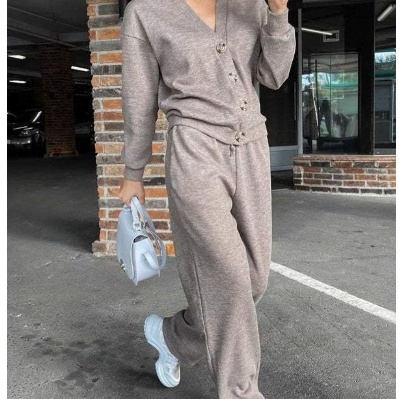R&B | Zweiteilig: Strickjacke mit Knopfleiste und passender Hose