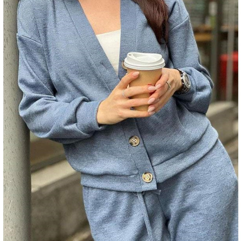 R&B | Zweiteilig: Strickjacke mit Knopfleiste und passender Hose