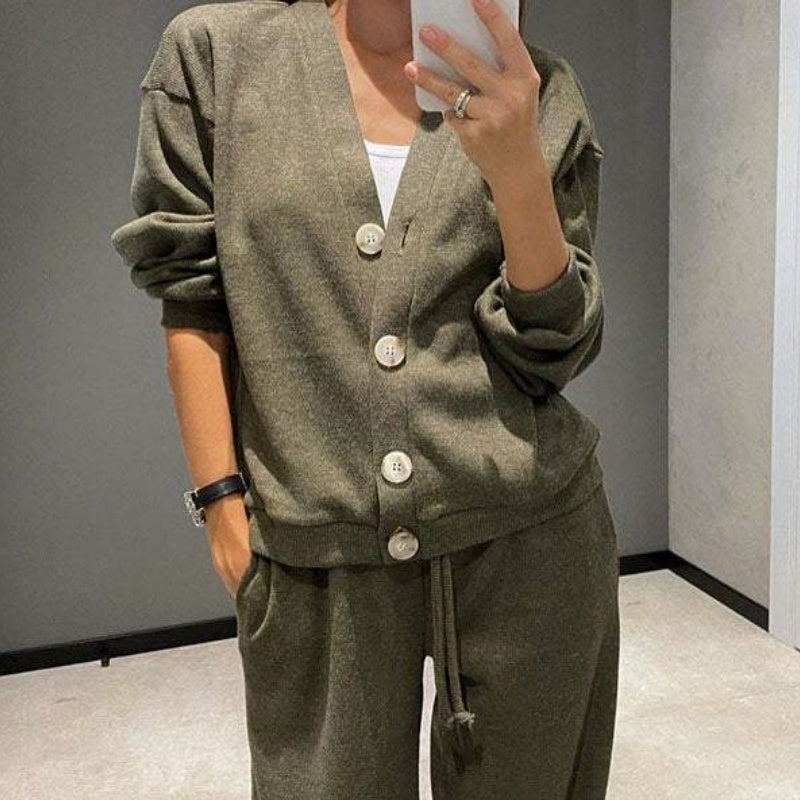 R&B | Zweiteilig: Strickjacke mit Knopfleiste und passender Hose