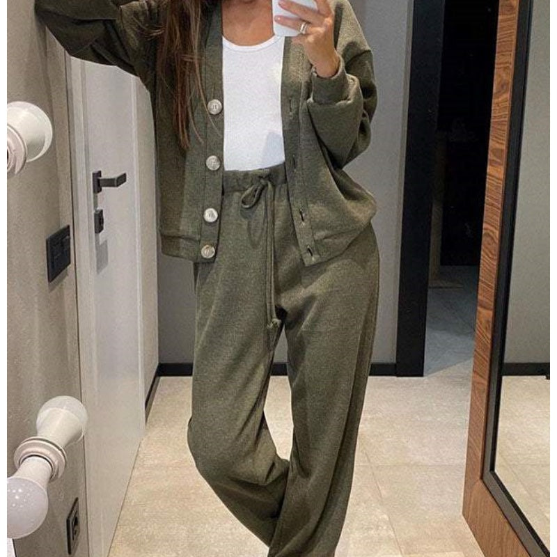 R&B | Zweiteilig: Strickjacke mit Knopfleiste und passender Hose