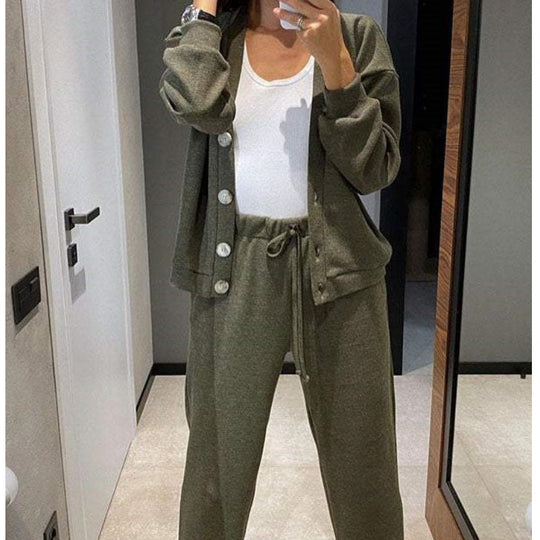R&B | Zweiteilig: Strickjacke mit Knopfleiste und passender Hose