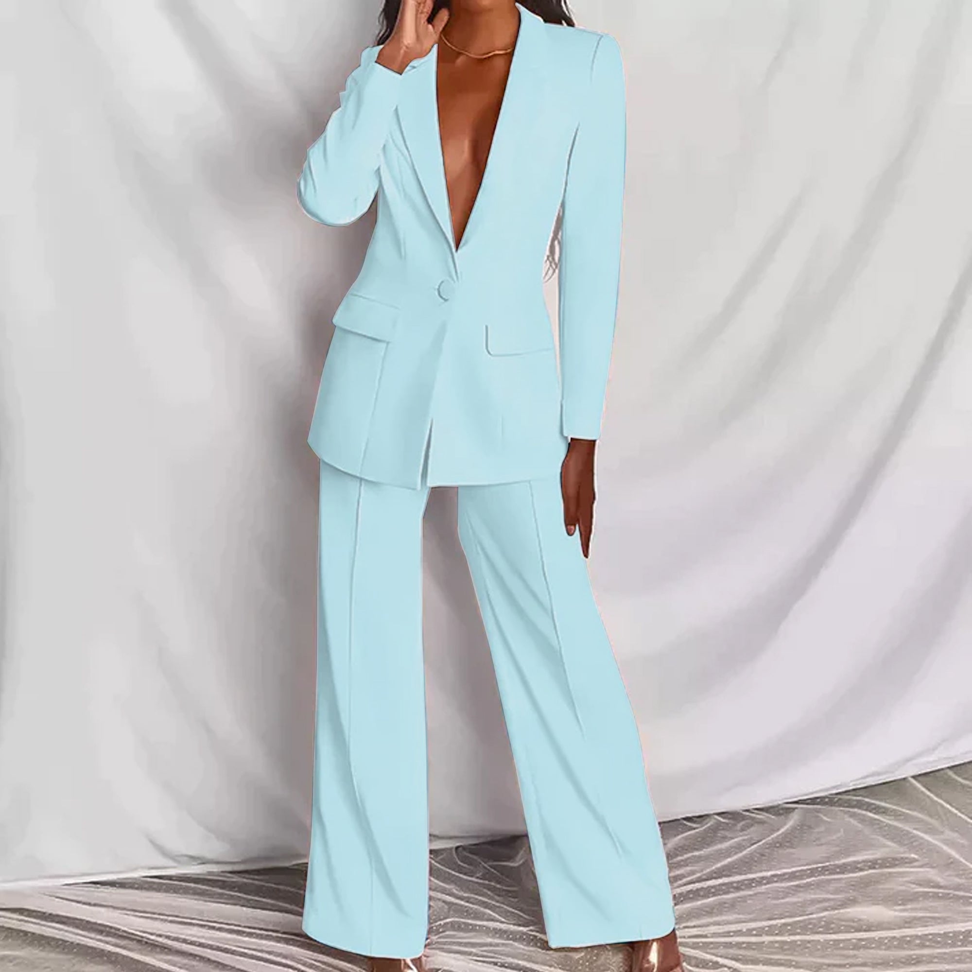 R&B | Elegantes Ensemble Bestehend Aus Einem Edlen Blazer und Einer Eleganten Hose