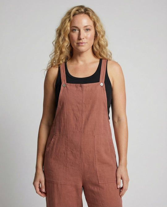 Lässige Sommer-Latzhose aus