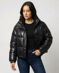 Kurze Steppjacke Damen mit glänzender Oberfläche